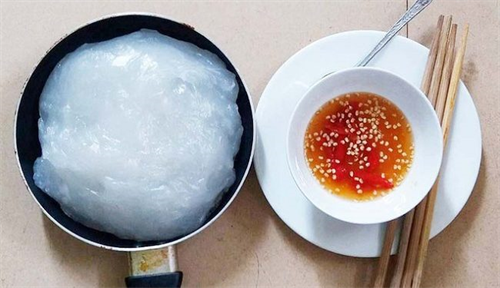 Cả tuổi thơ ùa về với món bột sắn chấm nước mắm của người Bình Định